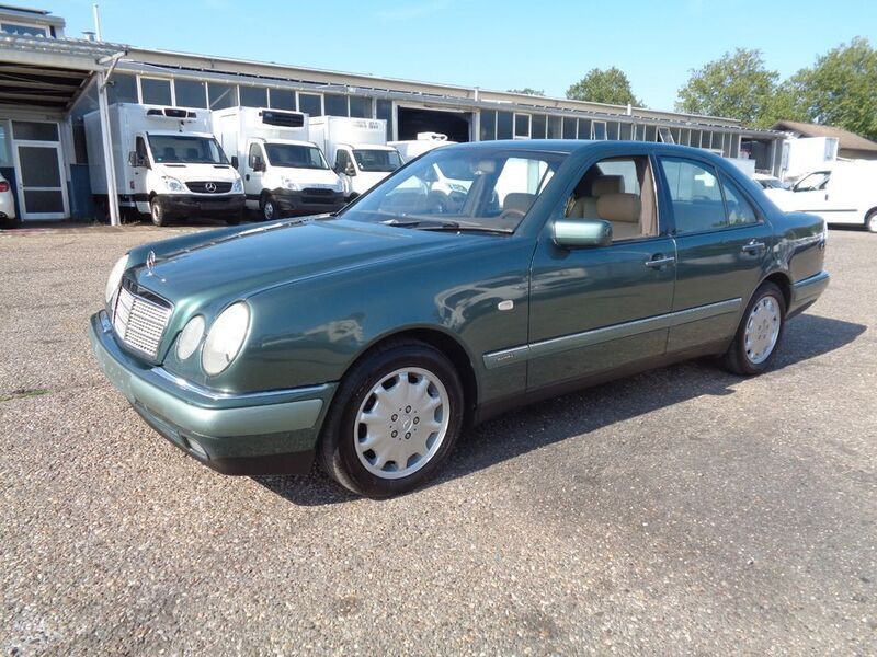Gebraucht Mercedes E320 Elegance 220 PS (161 kW) 1995 Grün Limousine