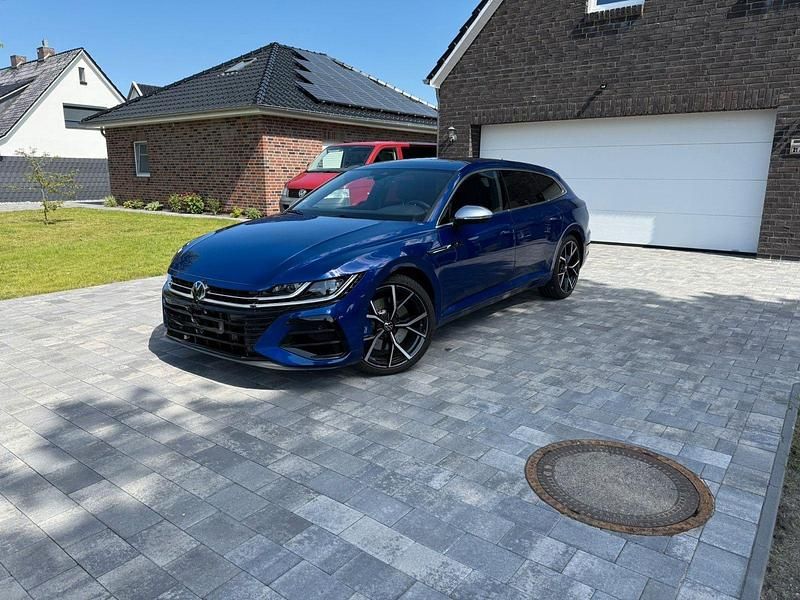 Blau Gebraucht 2024 VW Arteon R Kombi | 47.499 € (Teuer) - Bild 1/4