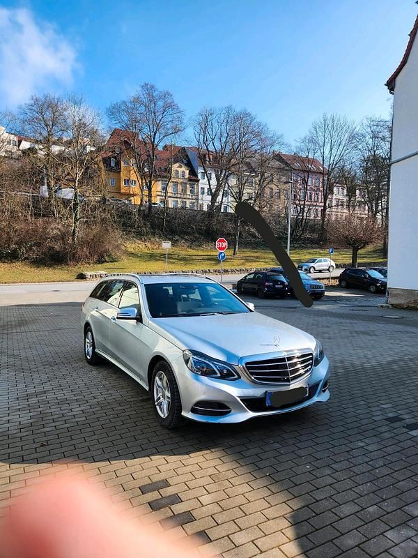Gebraucht Mercedes E300 204 PS (150 kW) 2015 Silber Kombi