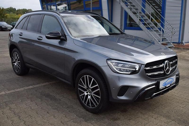 Grau Gebraucht 2022 Mercedes 200 SUV | 39.980 € (Etwas zu teuer) - Bild 1/4