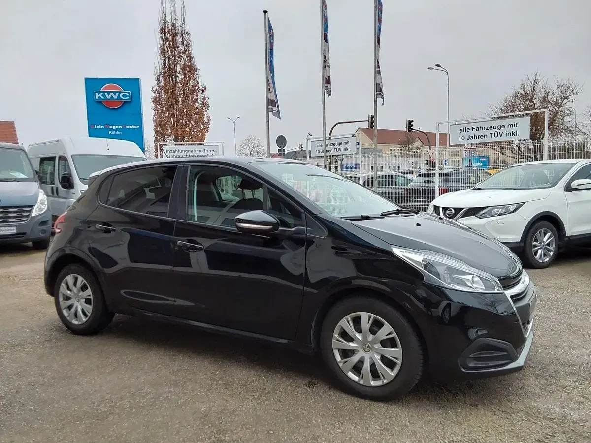 Gebraucht Peugeot 208 102 PS (75 kW) 2019 Schwarz Kleinwagen