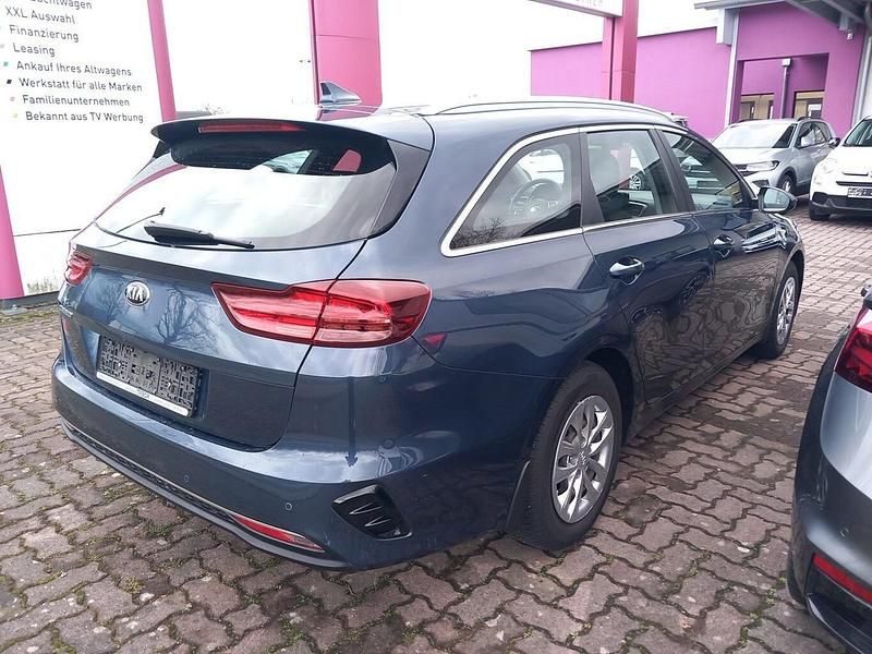 Gebraucht Kia Ceed Sportswagon 140 PS (102 kW) 2017 Blau metallic Kombi