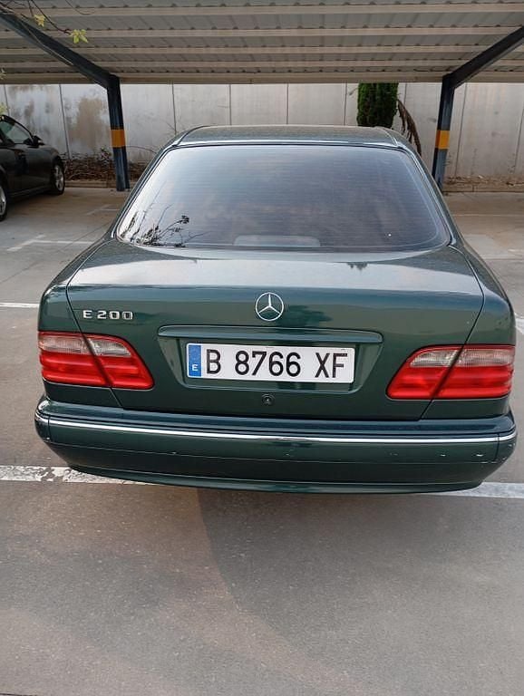 Second-hand Mercedes E200 Elegance 163 CP (119 kW) 2000 Verde Berlinǎ