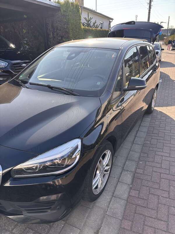 Schwarz Gebraucht 2020 BMW 218 Kombi | 18.900 € (Etwas zu teuer) - Bild 1/4