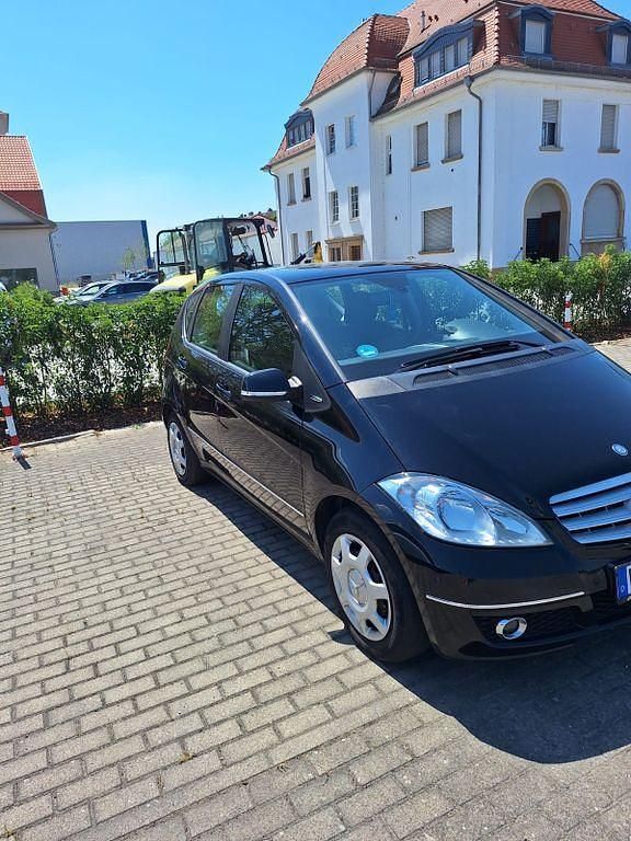 Schwarz Gebraucht 2011 Mercedes A180 Avantgarde Limousine | 4.350 € (Guter Preis) - Bild 1/4