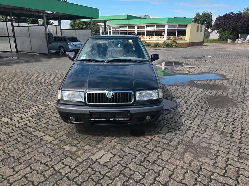 Schwarz Gebraucht 2000 Skoda Felicia Kombi | 500 € - Bild 1/4
