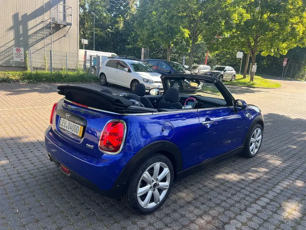 Gebraucht Mini One Cabriolet 102 PS (75 kW) 2018 Blau Cabrio