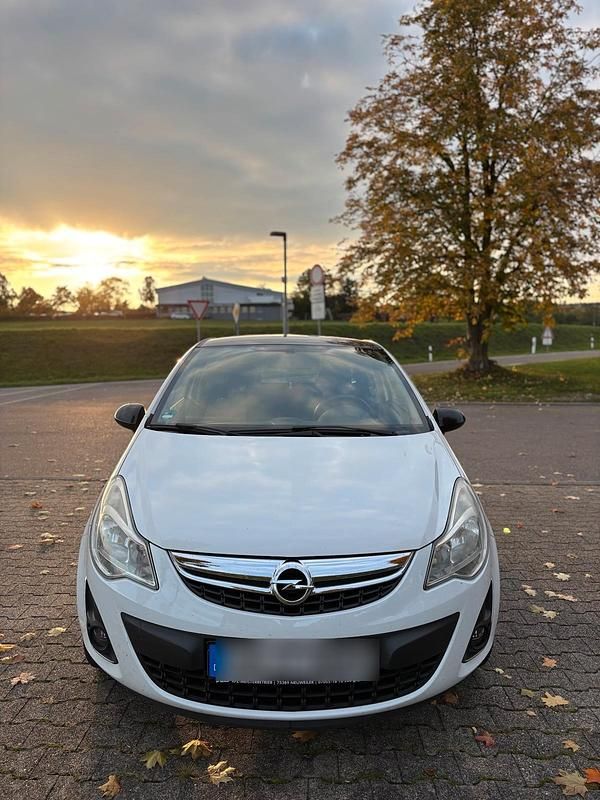 Weiß Gebraucht 2012 Opel Corsa Color Edition Kleinwagen | 4.999 € (Teuer) - Bild 1/4