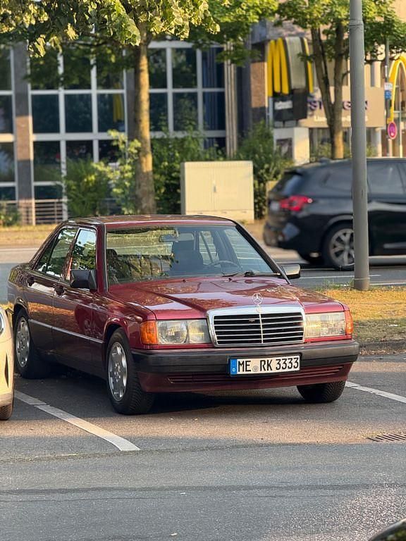 Rot Gebraucht 1992 Mercedes 190 Limousine | 7.000 € - Bild 1/4