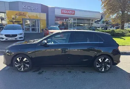 Gebraucht Opel Astra Elegance 131 PS (96 kW) 2022 Diamant schwarz/karbon schwarz (metallic) Kleinwagen