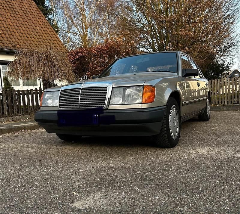 Gebraucht Mercedes E200 118 PS (86 kW) 1989 Silber Limousine