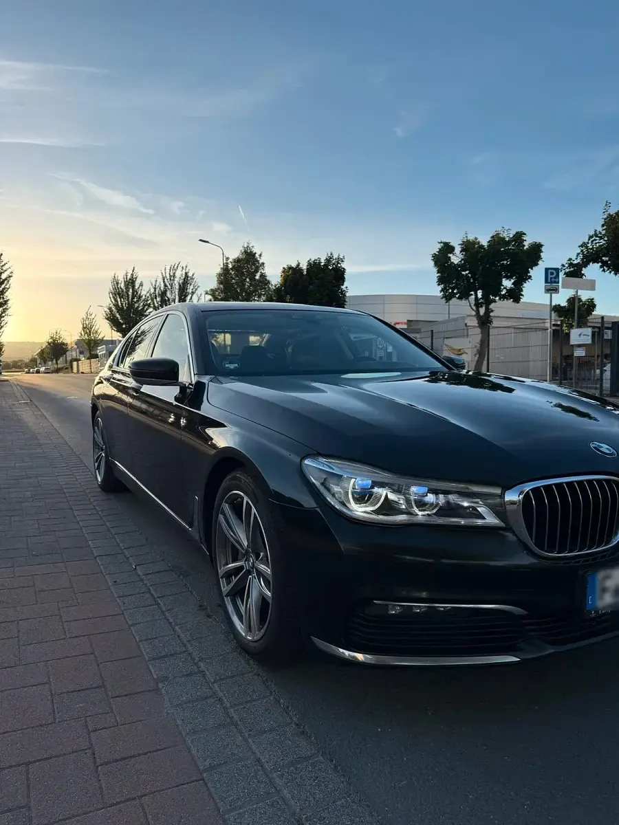 Gebraucht BMW 740 320 PS (235 kW) 2017 Schwarz Limousine