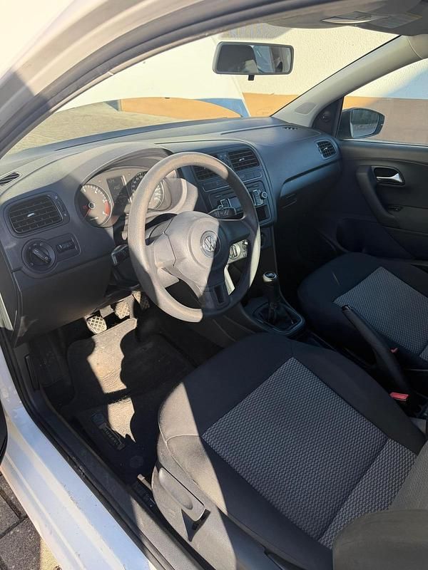 Used VW Polo 75 HP (55 kW) 2010 White Hatchback