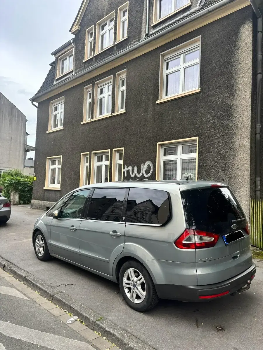 Gebraucht Ford Galaxy Ghia 175 PS (128 kW) 2009 Grau Van / Kleinbus