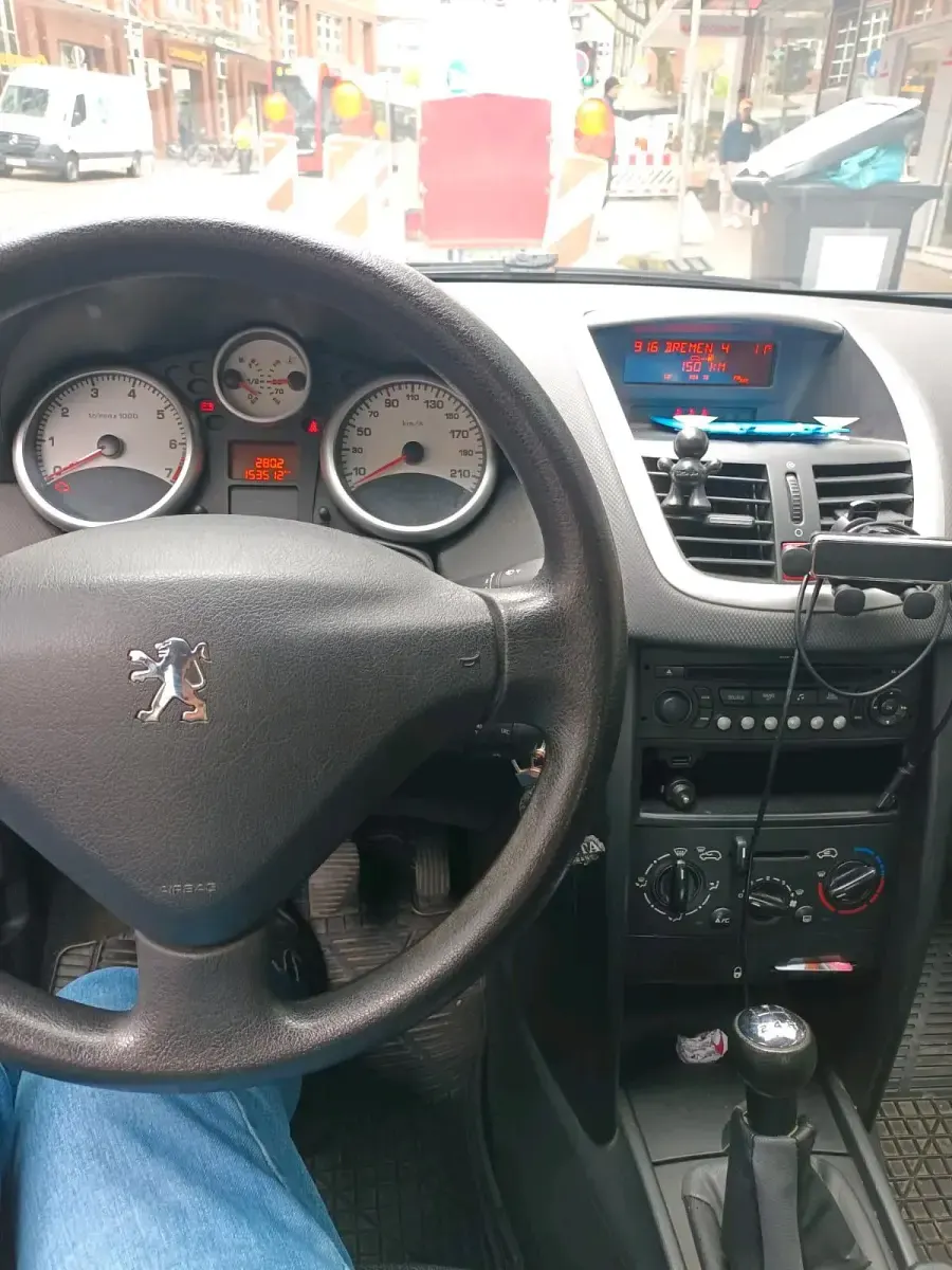 Gebraucht Peugeot 207 75 PS (55 kW) 2008 Silber Kleinwagen