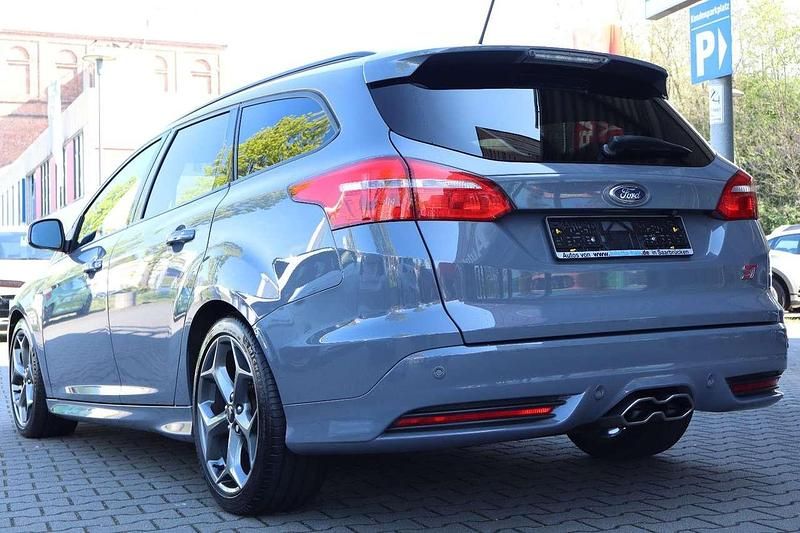Usata Ford Focus ST 250 CV (183 kW) 2017 Grigio Station wagon