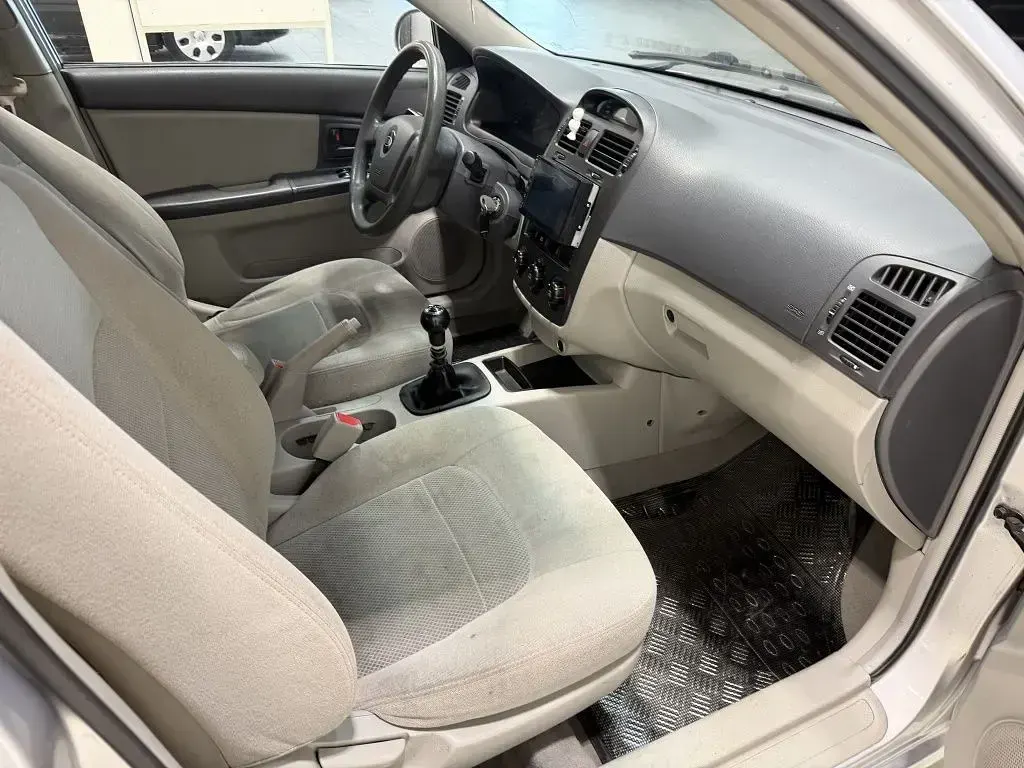 Gebraucht Kia Cerato LX 105 PS (77 kW) 2004 Grau Limousine