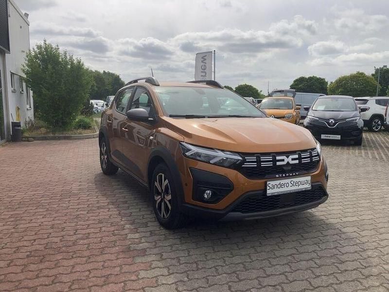 Gebraucht Dacia Sandero Expression 91 PS (66 kW) 2023 Taklamakanorange metallic Kleinwagen