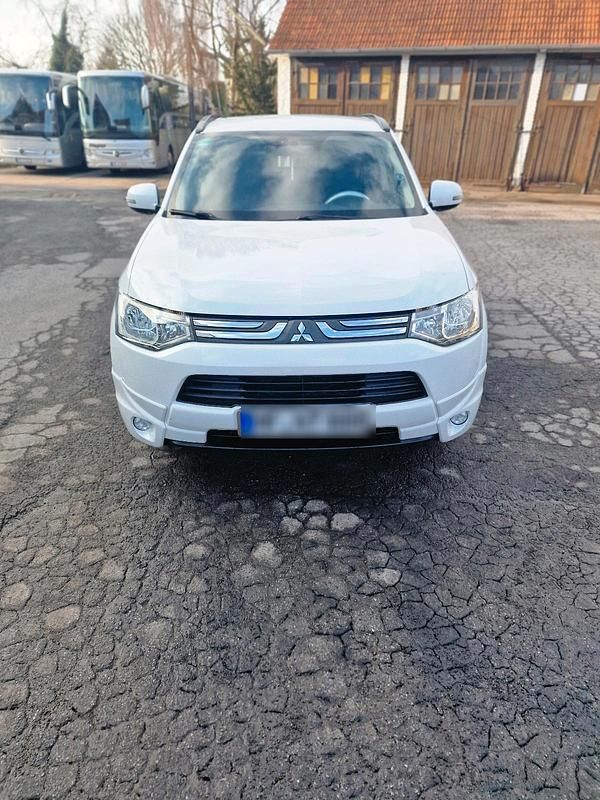 Gebraucht Mitsubishi Outlander 150 PS (110 kW) 2013 Weiß SUV