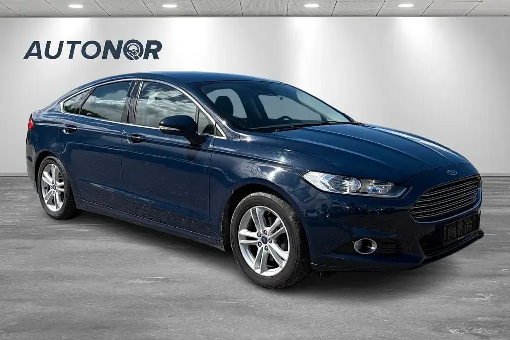 Gebraucht Ford Mondeo Titanium 160 PS (117 kW) 2017 Blau Limousine