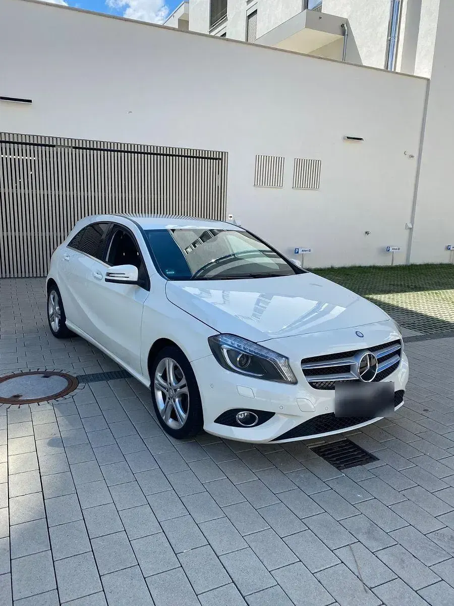 Gebraucht Mercedes A200 156 PS (114 kW) 2015 Weiß Kleinwagen