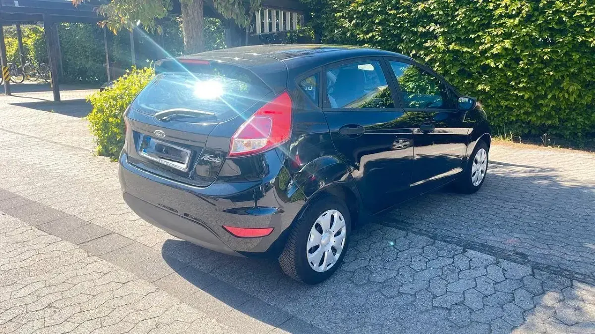 Gebraucht Ford Fiesta 60 PS (44 kW) 2015 Schwarz Kleinwagen