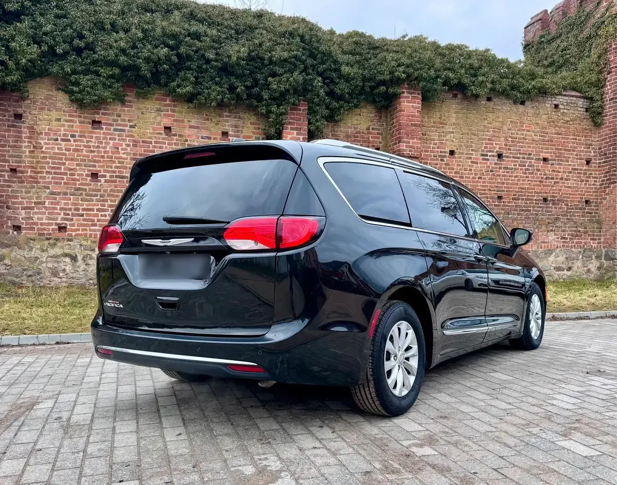Gebraucht Chrysler Pacifica Touring 291 PS (214 kW) 2019 Schwarz Kombi