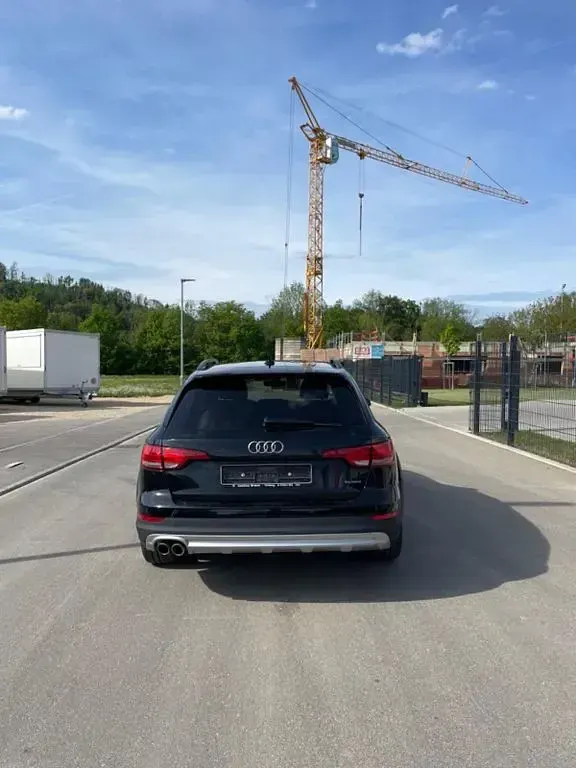 Gebraucht Audi A4 Allroad Basis 163 PS (119 kW) 2018 Schwarz Kombi