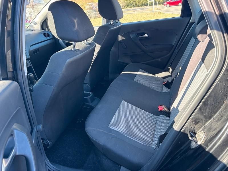 Gebraucht VW Polo 75 PS (55 kW) 2014 Schwarz Kleinwagen