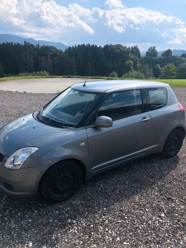 Grau Gebraucht 2007 Suzuki Swift Kleinwagen | 2.500 € (Fairer Preis) - Bild 1/4