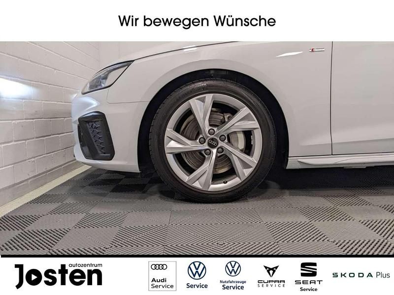 Gebraucht Audi A4 S-Line 204 PS (150 kW) 2024 Gletscherweiß metallic Kombi