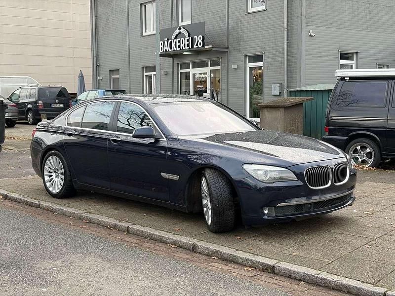 Gebraucht BMW 740 306 PS (225 kW) 2010 Imperialblau Limousine