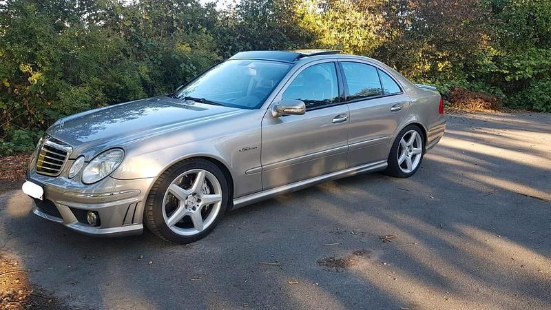 Silber Gebraucht 2007 Mercedes E63 AMG AMG Limousine | 16.800 € - Bild 1/4