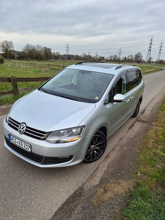 Second-hand VW Sharan 140 CP (102 kW) 2010 Argintiu Monovolum