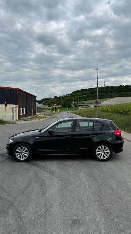 Gebraucht BMW 116 122 PS (89 kW) 2008 Schwarz Kleinwagen
