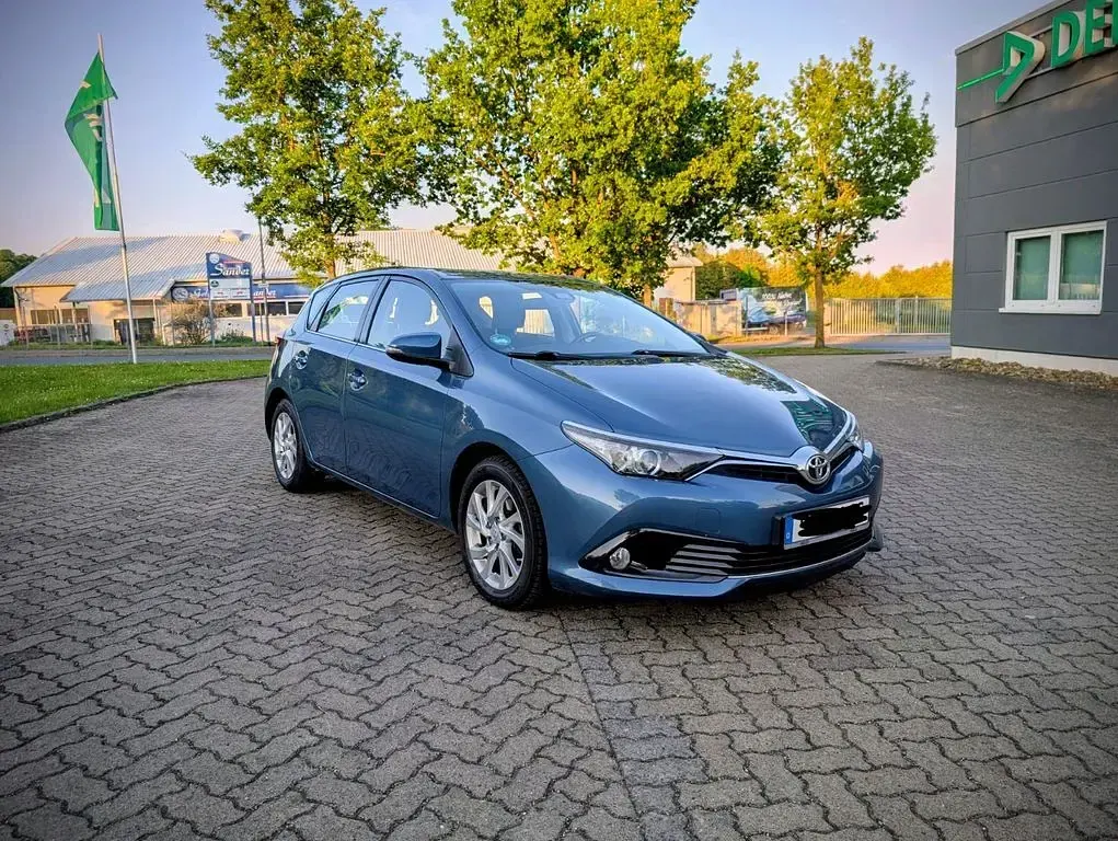 Gebraucht Toyota Auris 116 PS (85 kW) 2017 Blau Limousine