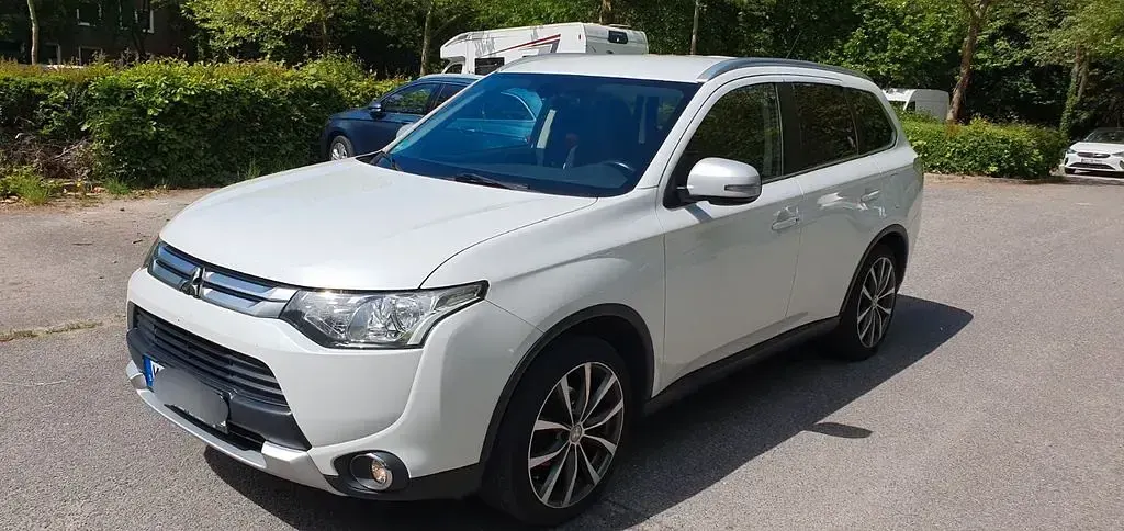 Gebraucht Mitsubishi Outlander Classic Collection Plus 150 PS (110 kW) 2015 Weiß SUV