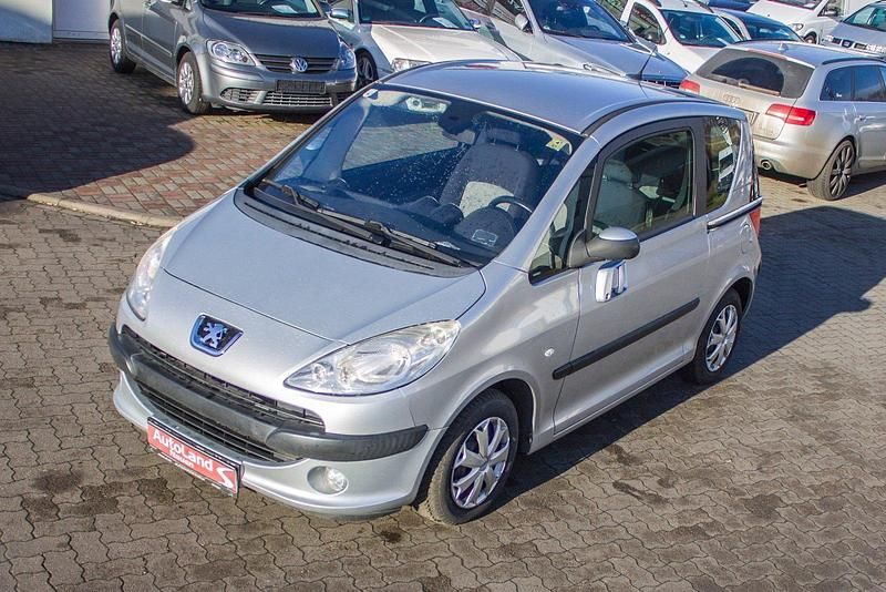 Gebraucht Peugeot 1007 74 PS (54 kW) 2005 Silber Van / Kleinbus