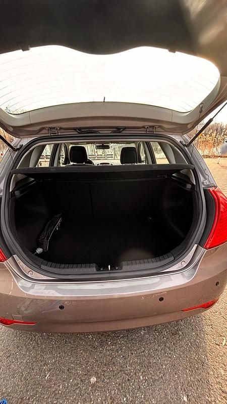 Gebraucht Kia Ceed 109 PS (80 kW) 2010 Andere farben Kleinwagen