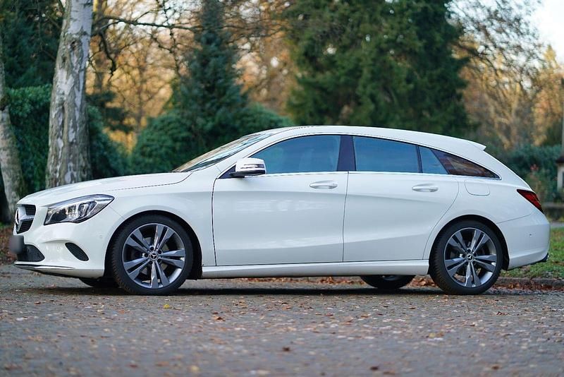 Gebraucht Mercedes CLA220 Shooting Brake 177 PS (130 kW) 2017 Weiß Kombi