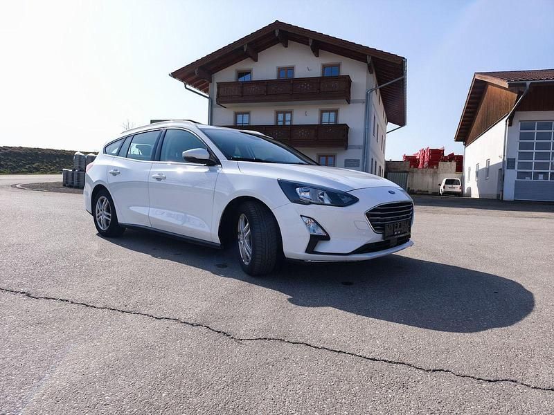 Gebraucht Ford Focus Cool & Connect 125 PS (91 kW) 2019 Frostweiã? Kombi