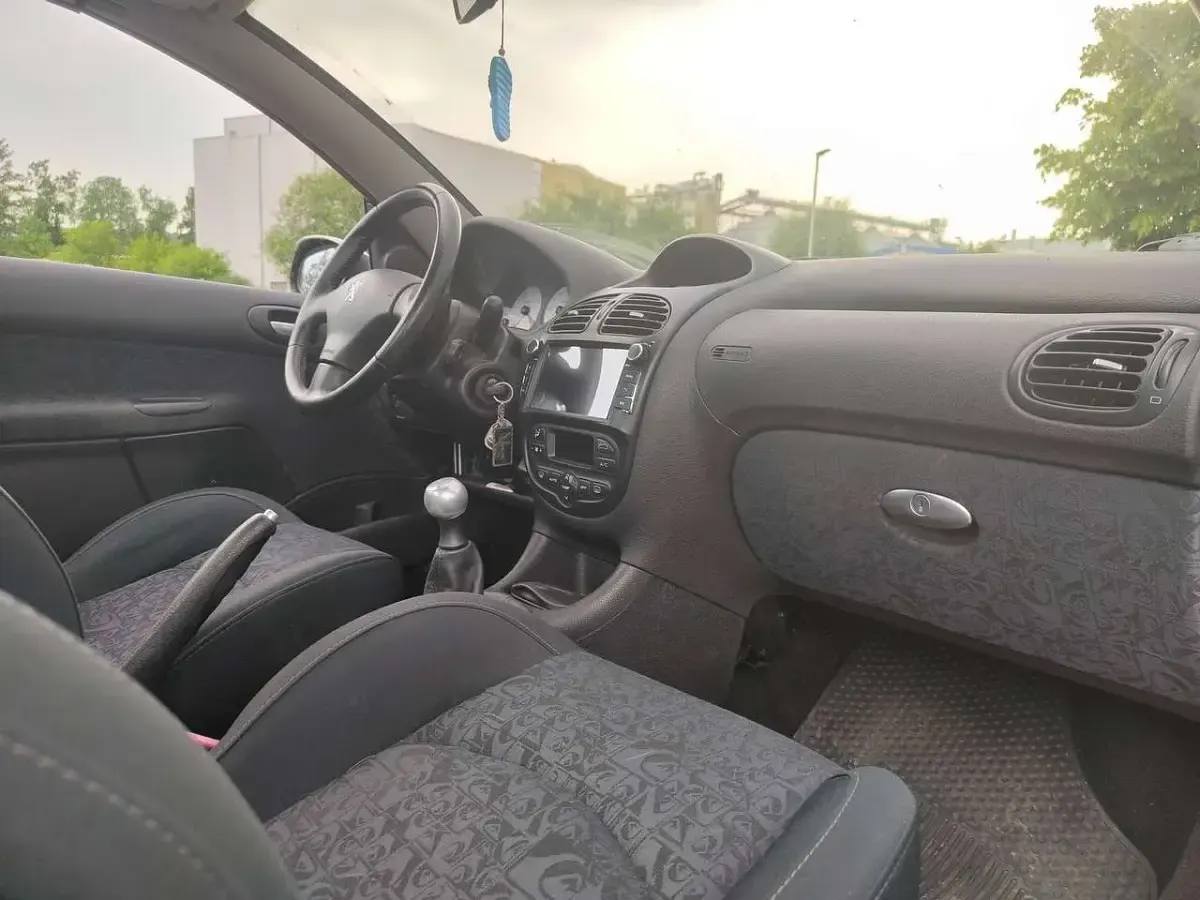 Gebraucht Peugeot 206 CC Quiksilver 109 PS (80 kW) 2005 Silber Cabrio
