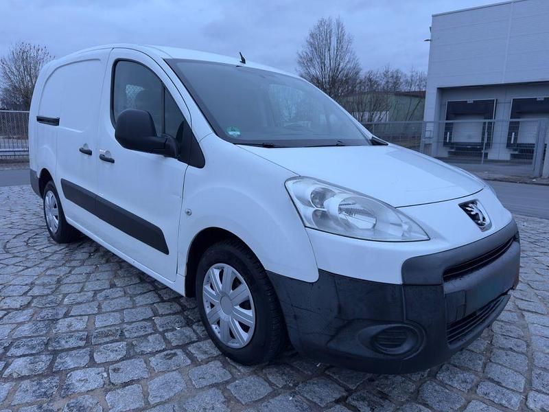 Weiß Gebraucht 2008 Peugeot Partner Van / Kleinbus | 3.600 € (Etwas zu teuer) - Bild 1/2