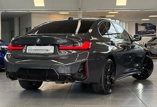 Gebraucht BMW 330e Shadowline 292 PS (214 kW) 2025 Grau Limousine