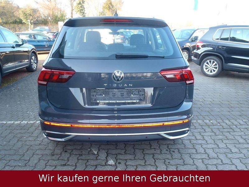 Gebraucht VW Tiguan Elegance 150 PS (110 kW) 2024 Grau SUV