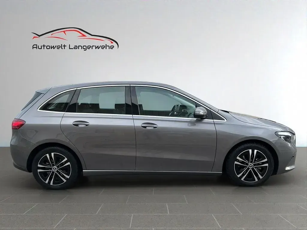 Gebraucht Mercedes B180 136 PS (100 kW) 2024 Grau Kleinwagen