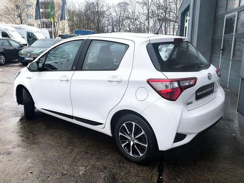 Gebraucht Toyota Yaris Hybrid Team 75 PS (55 kW) 2018 Weiß Limousine