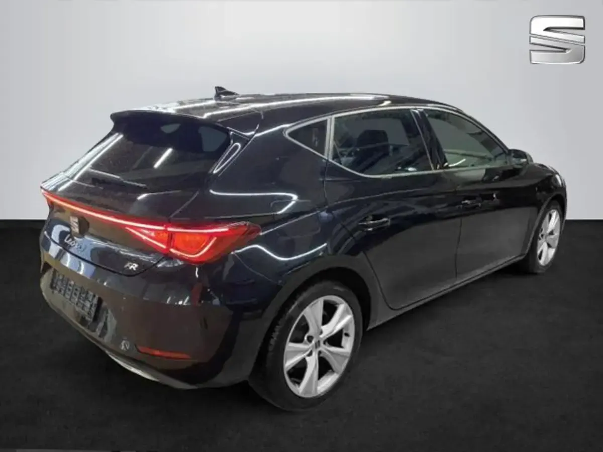 Gebraucht Seat Leon FR 150 PS (110 kW) 2025 Midnight schwarz metallic (metallic) Limousine