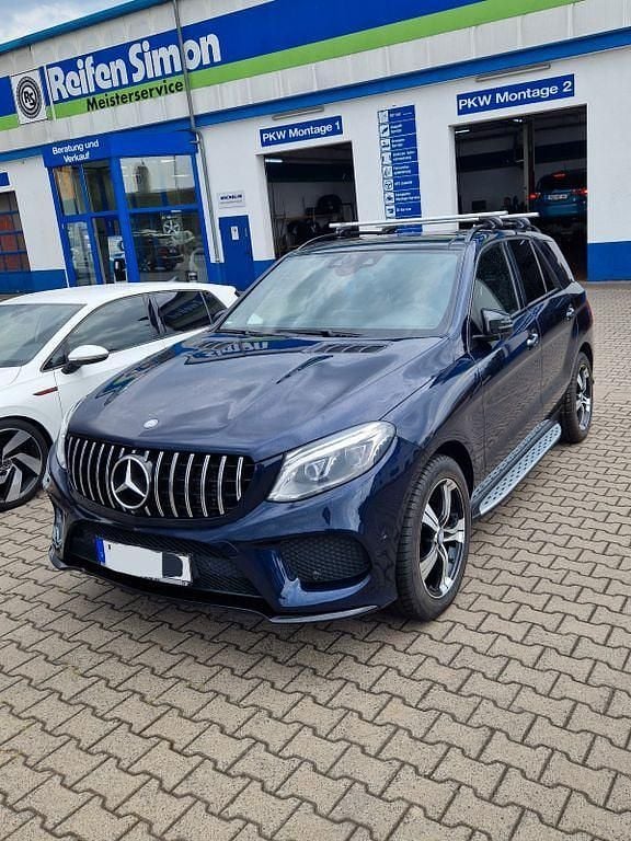 Blau Gebraucht 2015 Mercedes GLE350 AMG line SUV | 29.800 € (Fairer Preis) - Bild 1/4