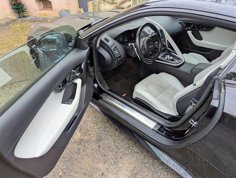 Gebraucht Jaguar F-Type R-Dynamic 300 PS (220 kW) 2018 Schwarz Coupé